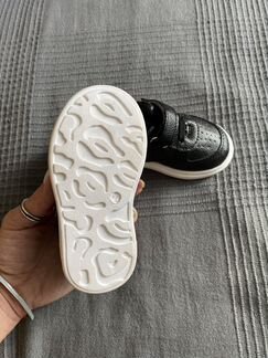 Детские кроссовки