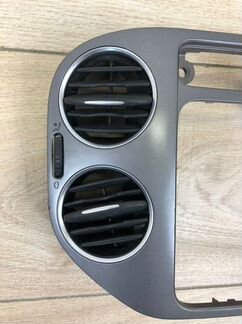 Рамка магнитолы с дефлекторами передняя Vw Tiguan