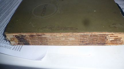 Книги разные старые