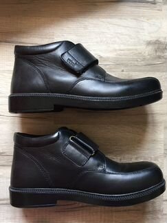 Ботинки для мальчика. Новые. Размер 36. Из США