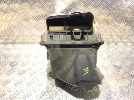 Корпус воздушного фильтра Audi A4 B7 2.0 2005