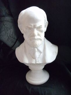 Бюсты: Фрейда, Вольтера, Ницше, Гегеля, Макиавелли