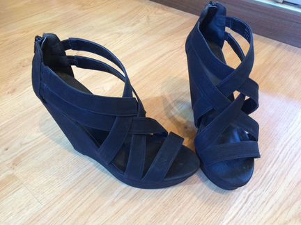 Чёрные босоножки