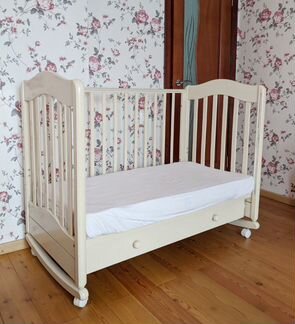 Детская кроватка-качалка