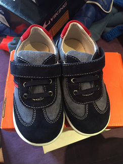 Кроссовки фирмы antilopa