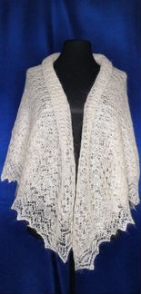 032 Белая паутинка ручной работы