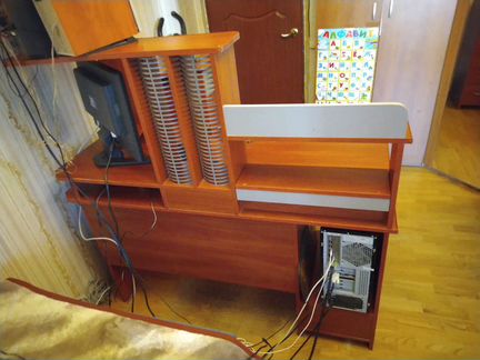 Компьютерный стол угловой