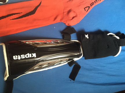 Футбольные щитки