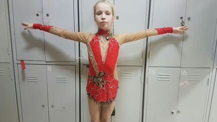 Продам купальник для художественной гимнастике