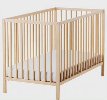 Кроватка для младенца с матрасом