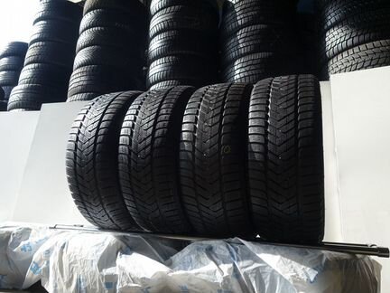 235 40 18 Pirelli Winter Sottozero 3 4r R18
