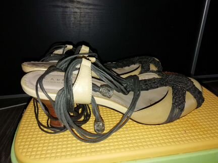 Босоножки (37 р.) Carnaby на завязках