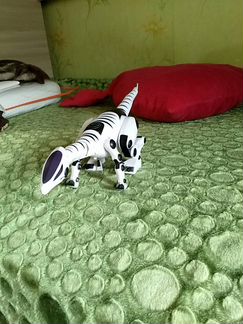 Робот динозавр