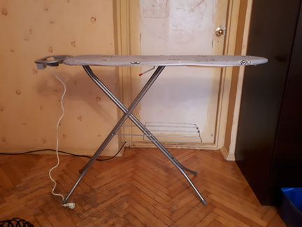 Гладильеая доска с переходником для утюга