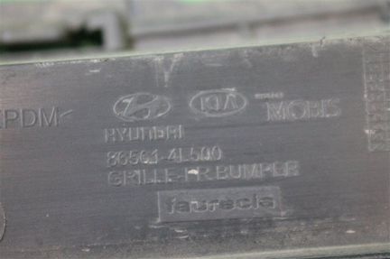 Решетка бампера передняя Hyundai Solaris