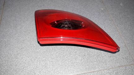 Фонарь в крышку правый mazda 3 BK седан красный