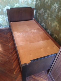 Кровать односпальная с матрасом