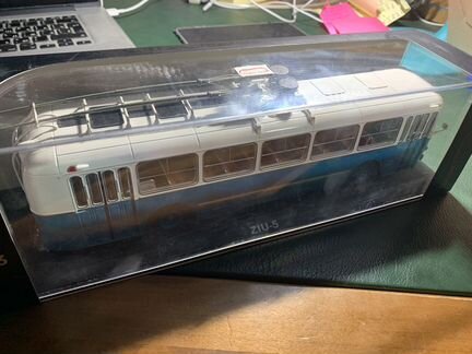 Зиу-5 троллейбус (1961-1969), белый/бирюза