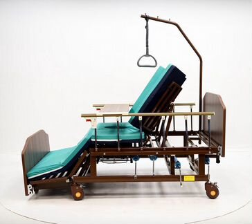 Медицинская кровать широкая