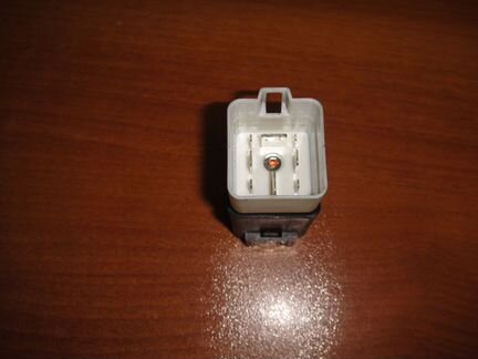 Мерседес 639 реле вентилятора