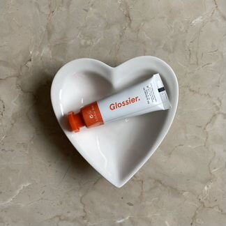 Румяна Glossier cloud paint