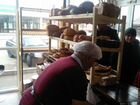 Продавец хлебного отдела в магазине