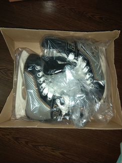 Новые хоккейные коньки