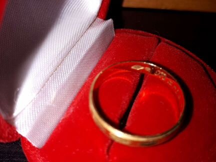 Золотое кольцо 750 пробы