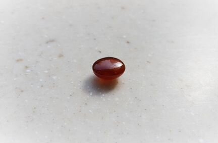 Крупный природный гранат спессартин. Кабошон