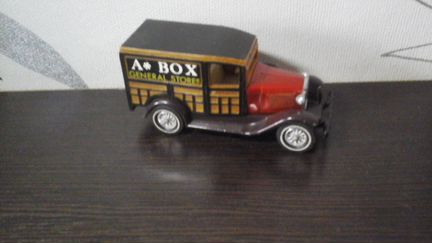 Старинные автомобили с рекламой