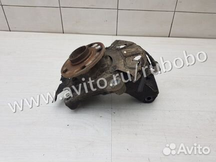 Кулак передний правый Vw Passat B6 BKC 2005