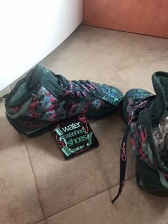 Кроссовки женские