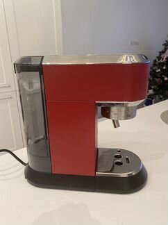 Кофеварка капсульная DeLonghi Dedica EC 685 Red