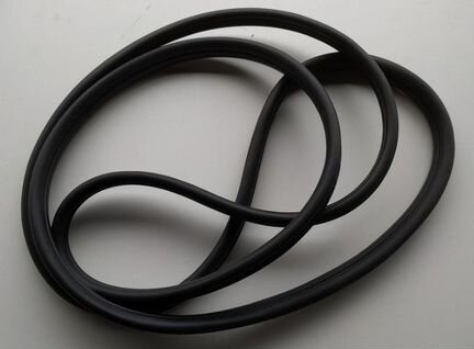 Уплотнитель передней двери левый Grand Starex H-1