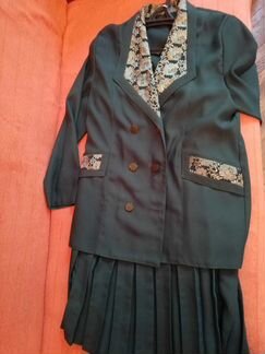 Костюм с юбкой