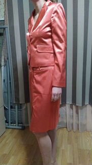 Атласный костюм кораллового цвета р-р 46