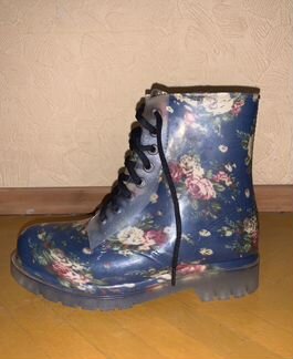 Резиновые ботинки на шнуровке