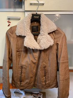 Молодежная кожаная куртка zara