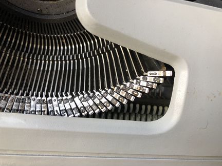 Пишущая машинка Ивица электро СССР