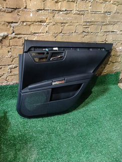 Обшивка задней правой двери на Мерседес W221