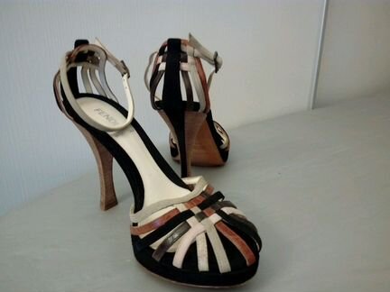 Босоножки fendi