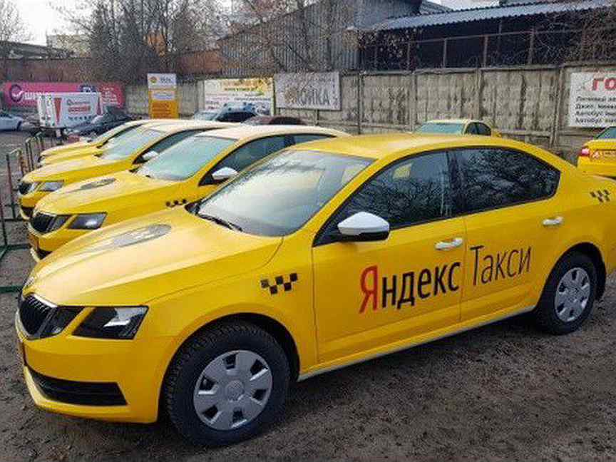 Авто в аренду под такси. Skoda Octavia Яндекс такси. Яндекс такси Шкода Октавия желтый. Шкода Октавия 2022 такси. Шкода Октавия такси в аренду.