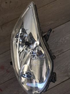 Фара правая Тойота Аурис Toyota Auris