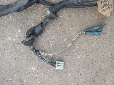 Электропроводка двери задняя правая Toyota Land