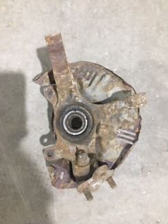 Поворотный кулак правый Toyota Corona Exiv ST20 3S