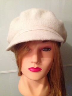 Бежевая кепи Accessorize