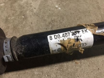 Приводной вал мт правый 8D0407272EK VW Passat B5