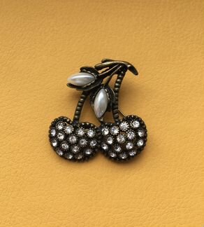 Брошь «Вишенки»