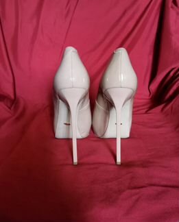 Туфли бежевые на высоком каблуке шпильке