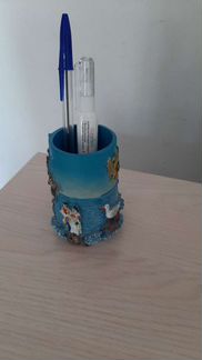 Привезённая подставка для концелярии